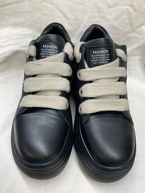 Fashion Black platform Low-Top Sneakers with Cream Laces ladies sz 39